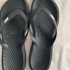 Nike Black Waterproof flip flops